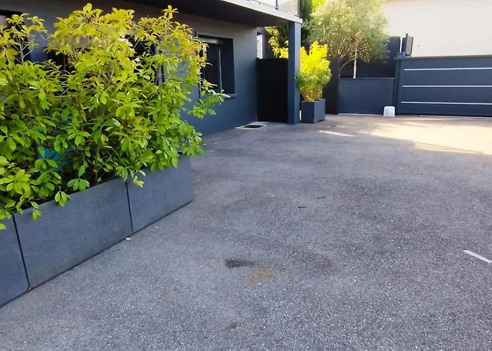 Le 24 Bis * 艾克斯莱班